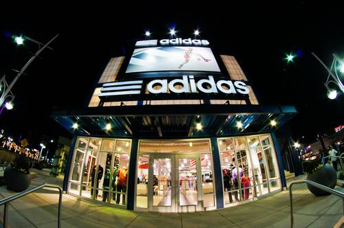 Adidas Outlet bei Nürnberg – Urlaub im Hotel HerzogsPark in Herzogenaurach