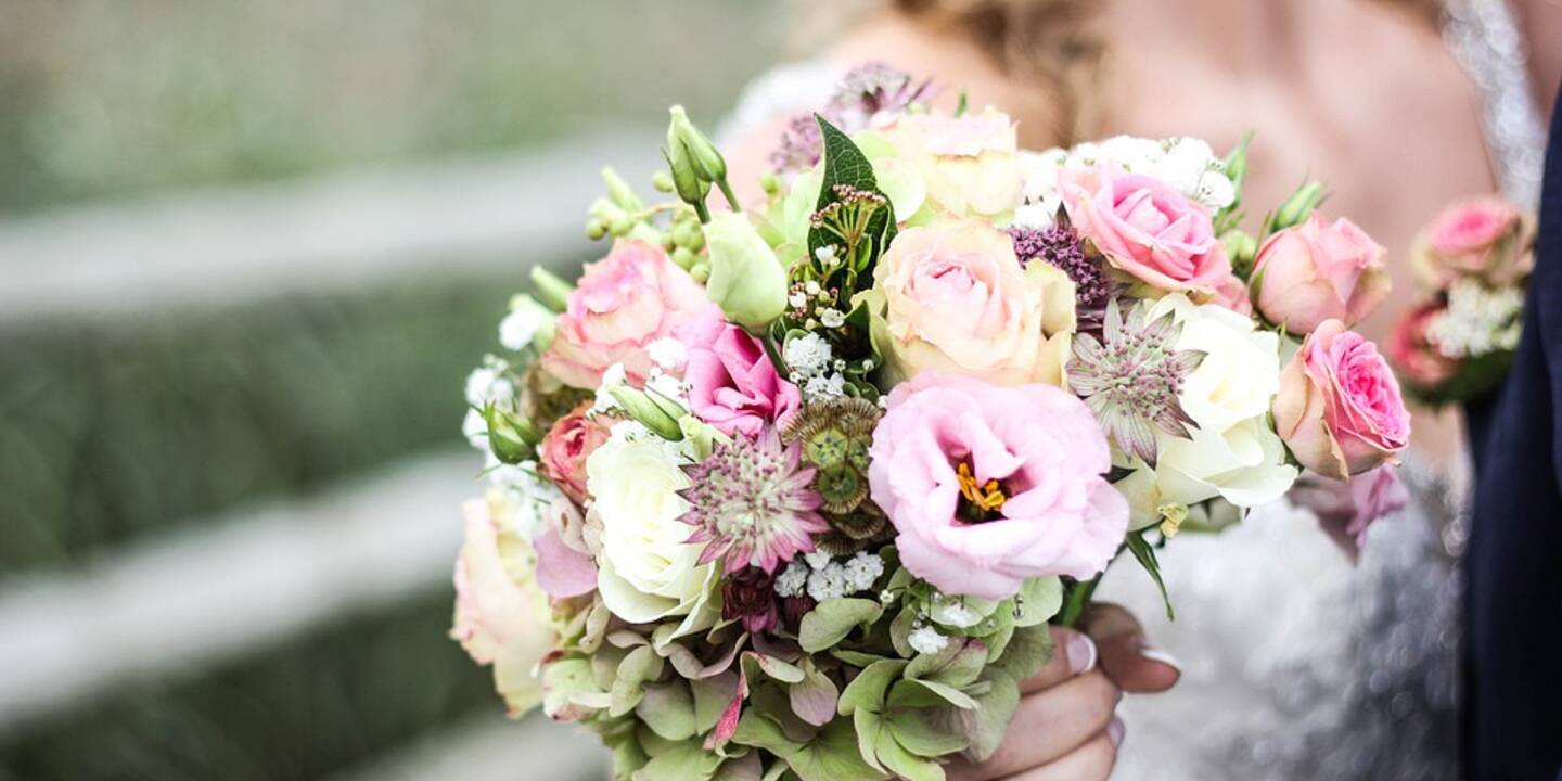 Hochzeitsfloristik im Hotel HerzogsPark – Brautstrauß für Ihre Hochzeit bei Nürnberg