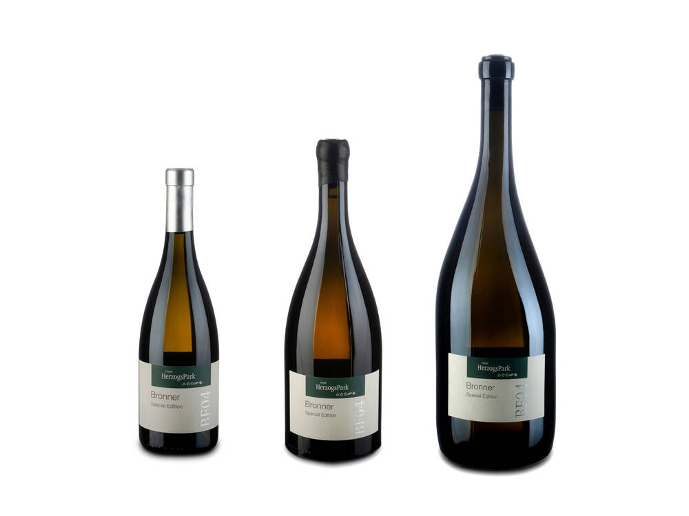 Weinangebot für den 2017er Bronner Wein des Weinguts Ploder-Rosenberg bei Hotel HerzogsPark