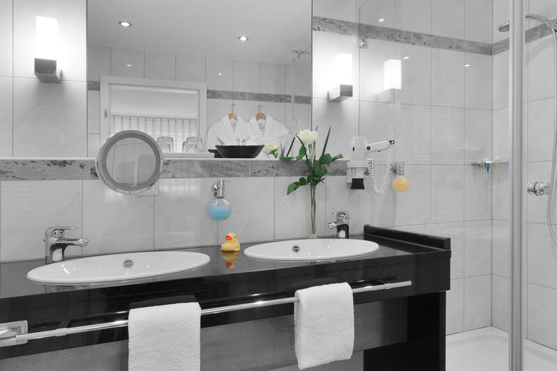 Badezimmer eines Doppelzimmers im Hotel HerzogsPark bei Nürnberg