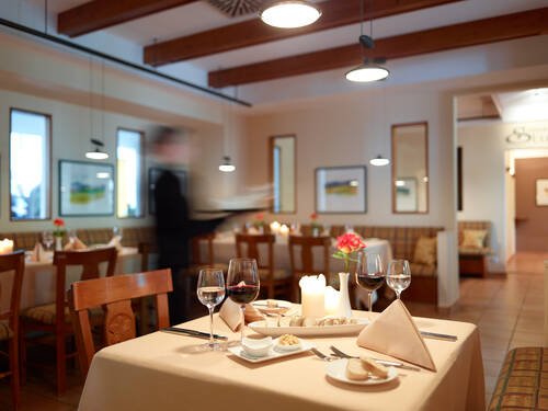 Restaurant Stüberl - Candle-Light Dinner mit Übernachtung im Hotel HerzogsPark