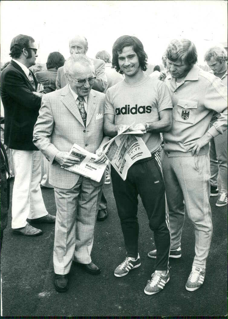 Adi Dassler mit Gerd Müller – Geschichte des Tagungshotel HerzogsPark in Herzogenaurach